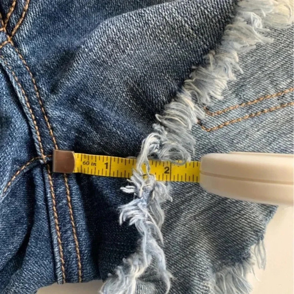 American Eagle Floral Embroidered Frayed Medium Wash Denim Jean Shorts Size 6 - Picture 9 of 9